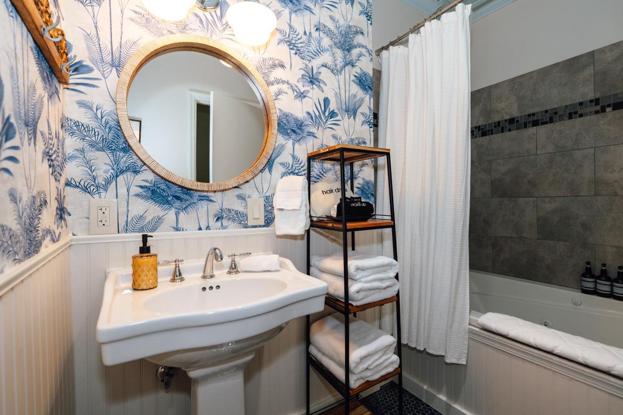 Swank Boutique Suites Ашленд Екстериор снимка
